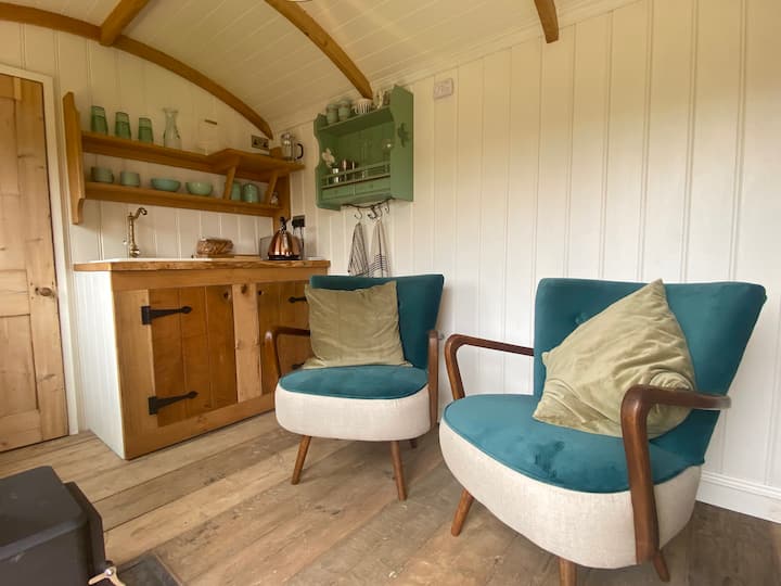 The Green Hut: A Haven Of Peace And Tranquility - Bruton