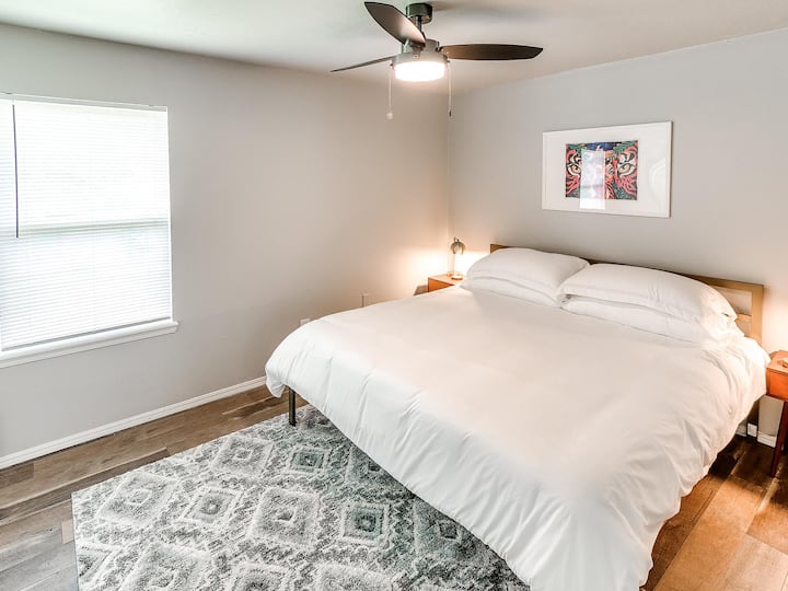 Spálňa s manželskou posteľou King