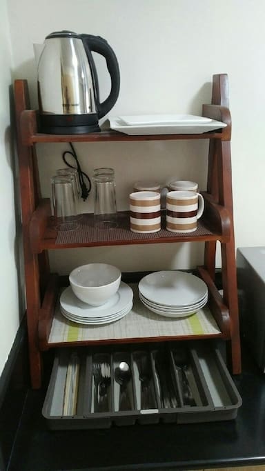 Utensils and Dishes set of 4