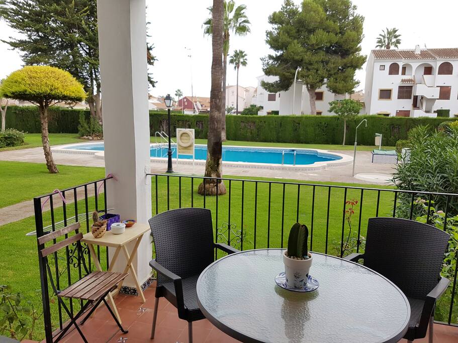 La piscina desde la terraza