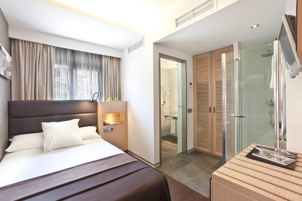 Deluxe Single Room 2