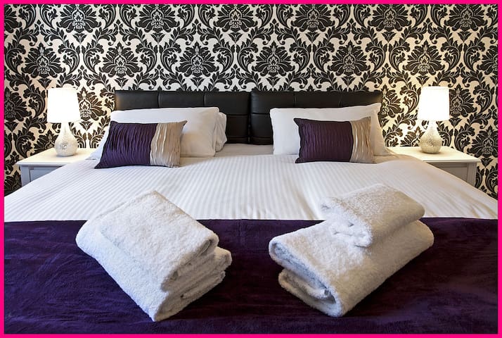 MODERN 3 BED – CITY-CENTRE sleeps 7