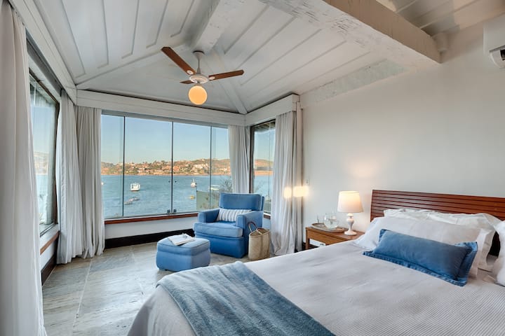 Апартамент 1 - изглед към плажа. 