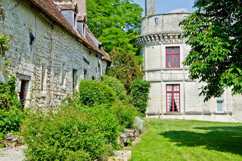 The King's Chamber in the chateau Bed and breakfasts for Rent in