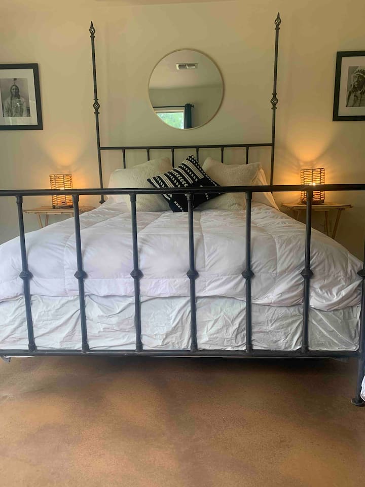 ¡Dormitorio principal, cama cómoda!