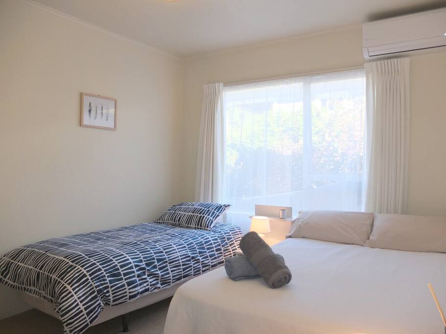 A/C in the bedroom (Hot & Cold)