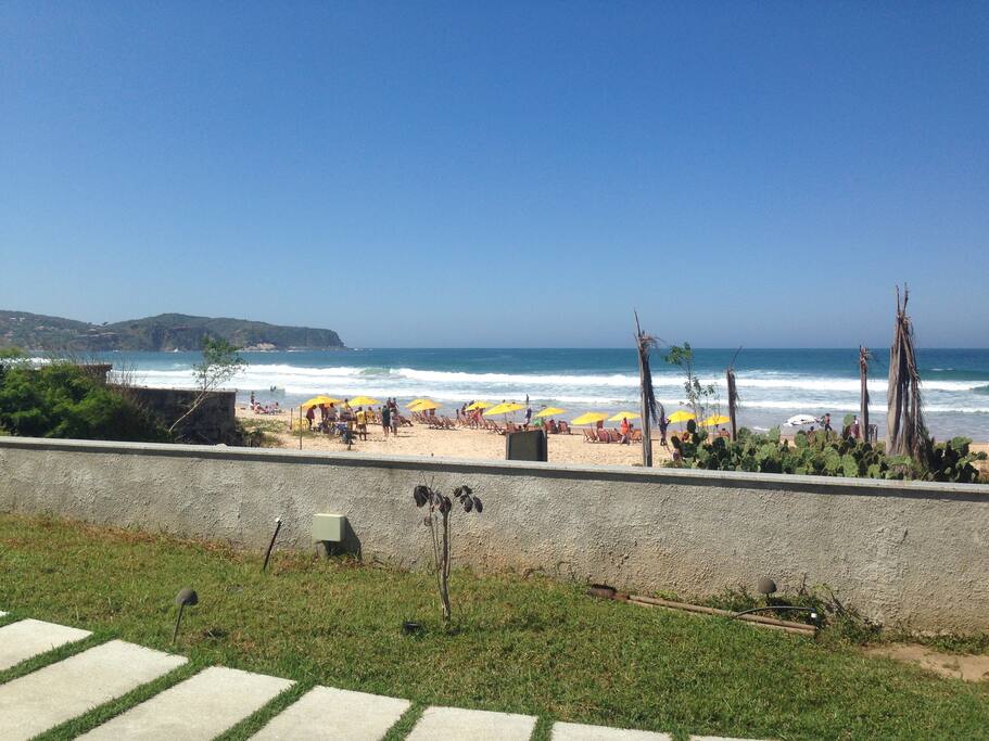 Condomínio de frente pra praia de Geribá. Canto direito.