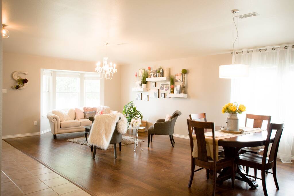 sitting room. | dining room.