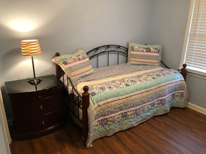 3rd Bedroom with very comfortable pillow top mattress. Twin bed with a trundle twin bed that pops up or can stay down. This room can be set up as 2 twins or a king if needed, and this room also has a 32" Smart Roku TV