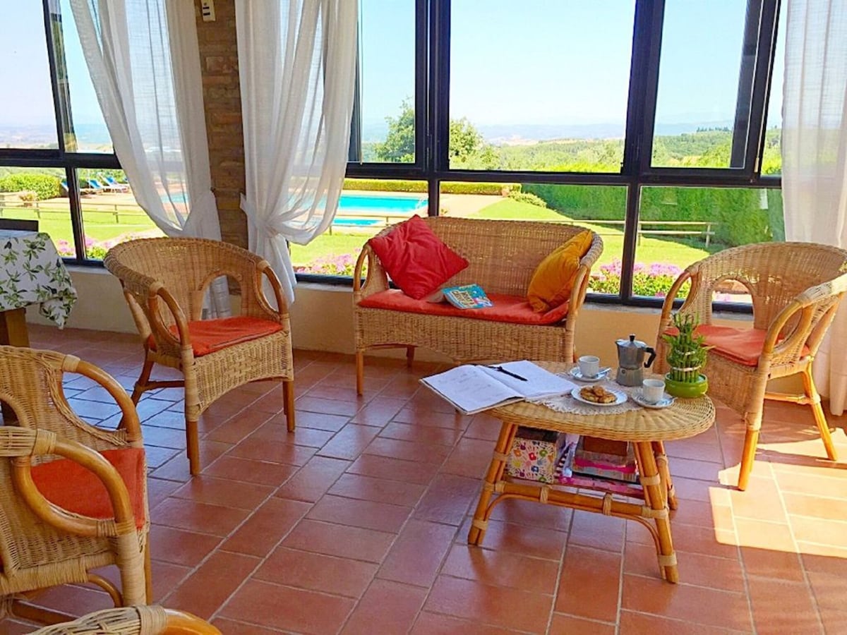 Top Airbnb: Panoramic villa for 8 with pool near San Gimignano in Montaione