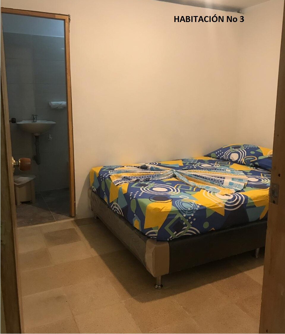 ห้องพักที่มีเตียงคู่และห้องน้ำส่วนตัว