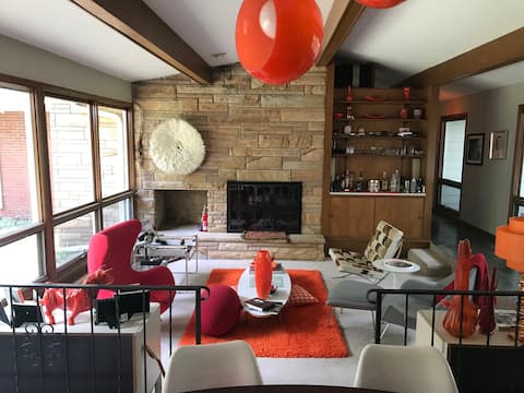 mid-century dream house go back in to a mod time