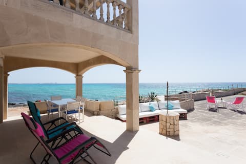Propiedad de Airbnb exitosa: House with direct access to the sea. en Campos