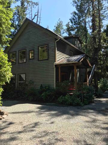Fetch Tofino |  Brand new home w private hot tub