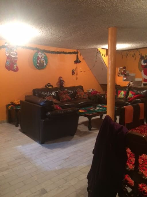 You will have full access to the first floor common area, kitchen, laundry, and the weights in the basement.