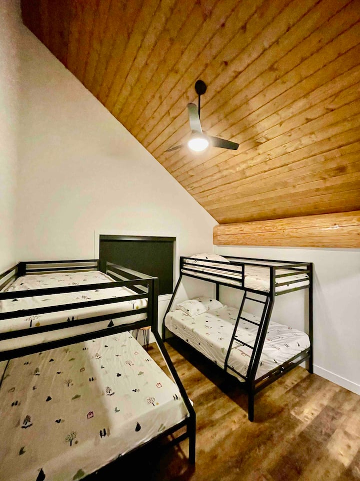 Soba na kat (dvostruko dno, dvostruki vrhovi)