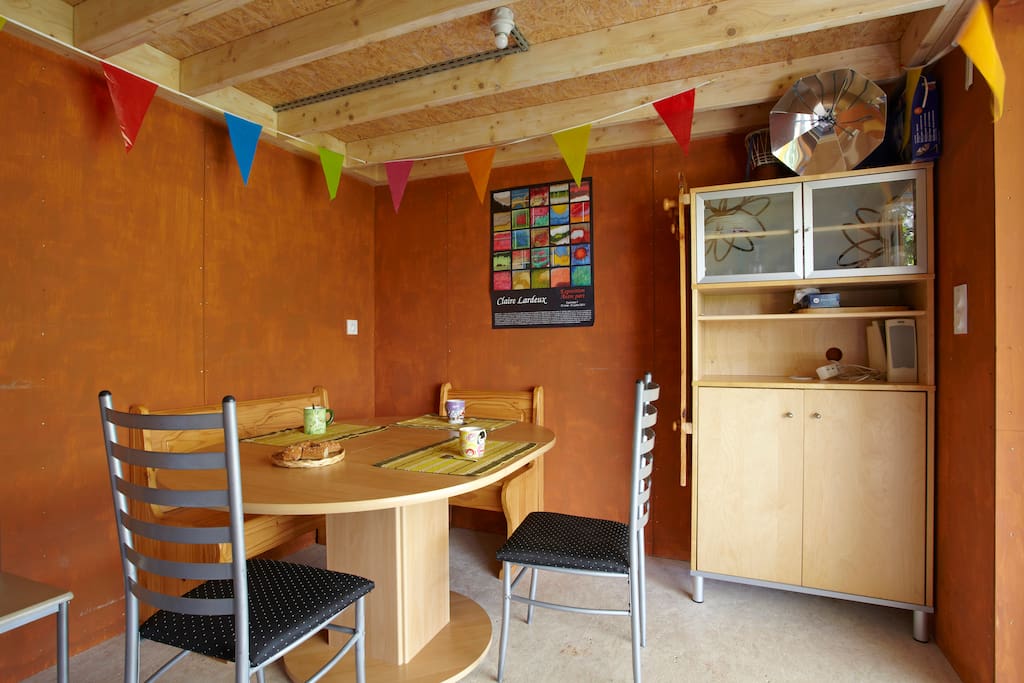 Séjour-salon (11 m2 avec cuisine)