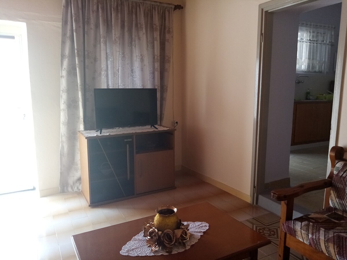 אינטרנט אלחוטי חכם 32 טלוויזיה בסלון. 