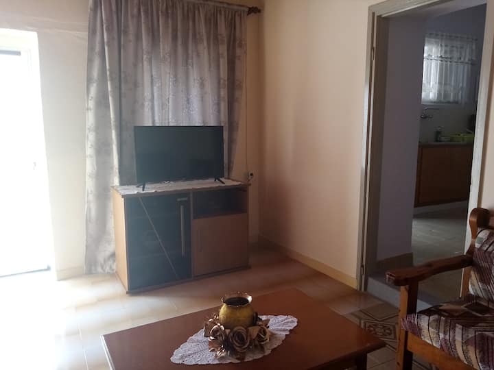 Интелигентно Wi - Fi 32 телевизор във всекидневната. 