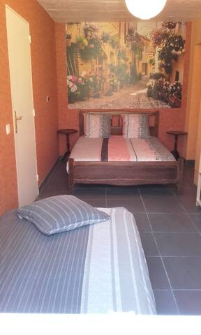 Download Un condos chambre a al plage dorange Free