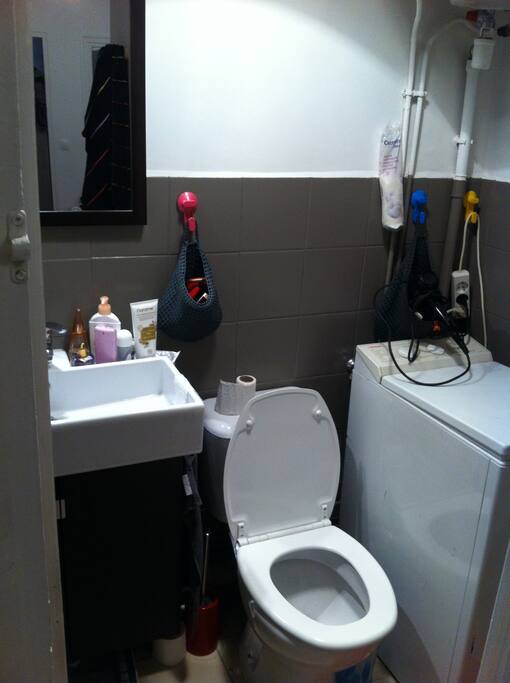 Salle de bain propre et neuve
