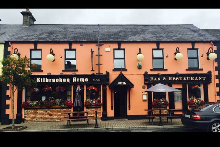 Kilbrackan Arms Hotel