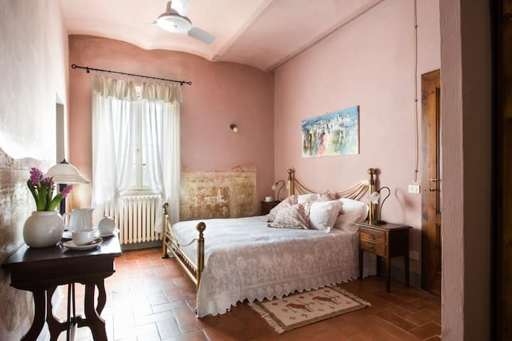Stanza Rosa, dopio. Kati i parë