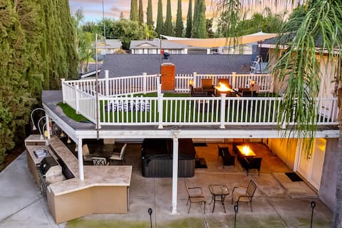 Hot tub, Sauna, Game Room, Arcade, Outdoor Kitchen