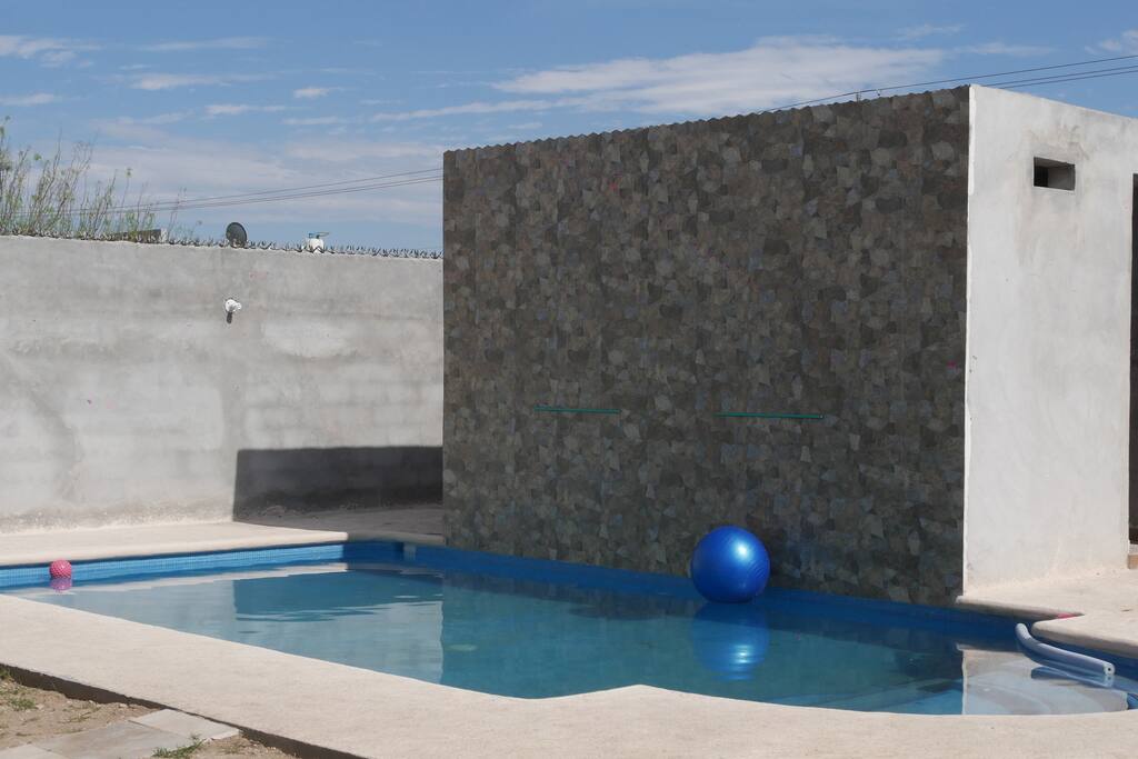 ALBERCA DE 8 X 4 METROS CON LUZ Y HERMOSAS FUENTES