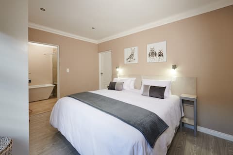 Experience the hospitality of JHB no loadshedding!