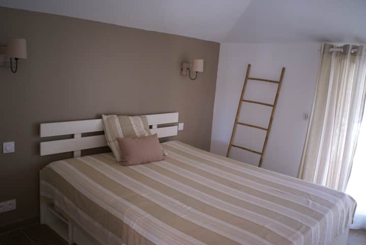 spavaća soba na katu s opcijom
