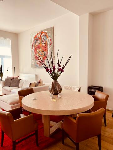 Bright first floor apartment Louise area gallery image 3