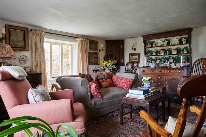 House & Garden Featured 18th-century Cottage - Wantage