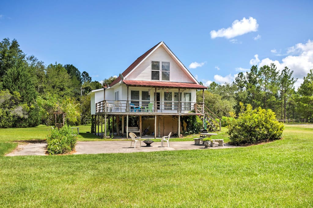 Enjoy the countryside from any one of the home's well-equipped outdoor areas.
