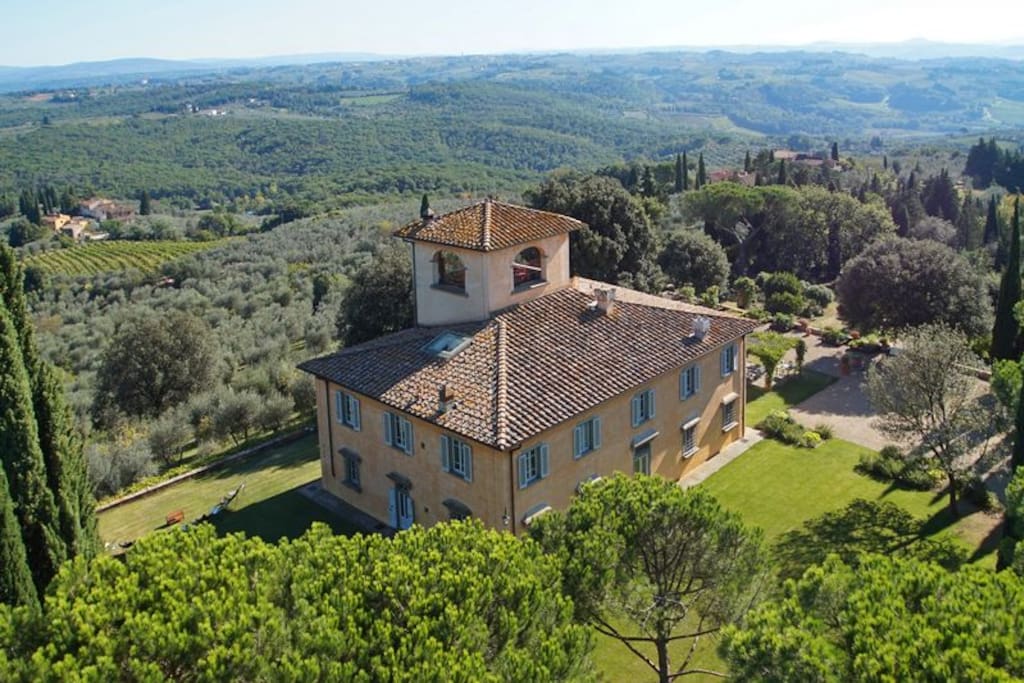 the position of the villa in the heart of Chianti