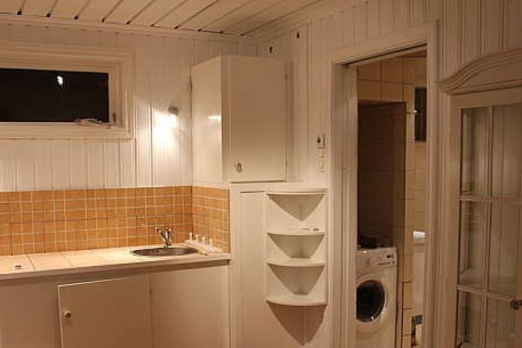 Eget kjøkken med spisebord(vil være møblert ved utleie)
