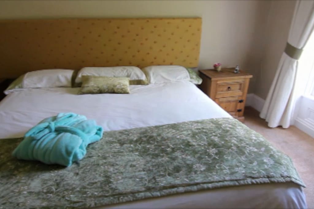 King size bed