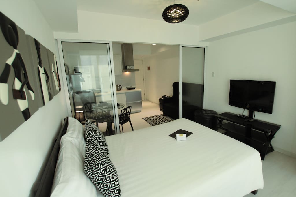 Cozy Bedroom with 32" Cabled HD TV
