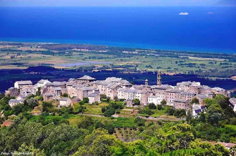 Authentic Corsican house in a listed village.