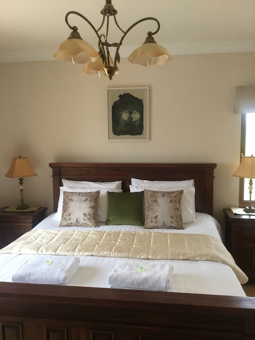 Sumptuous bedrooms with crisp white linens - superking with incredible views