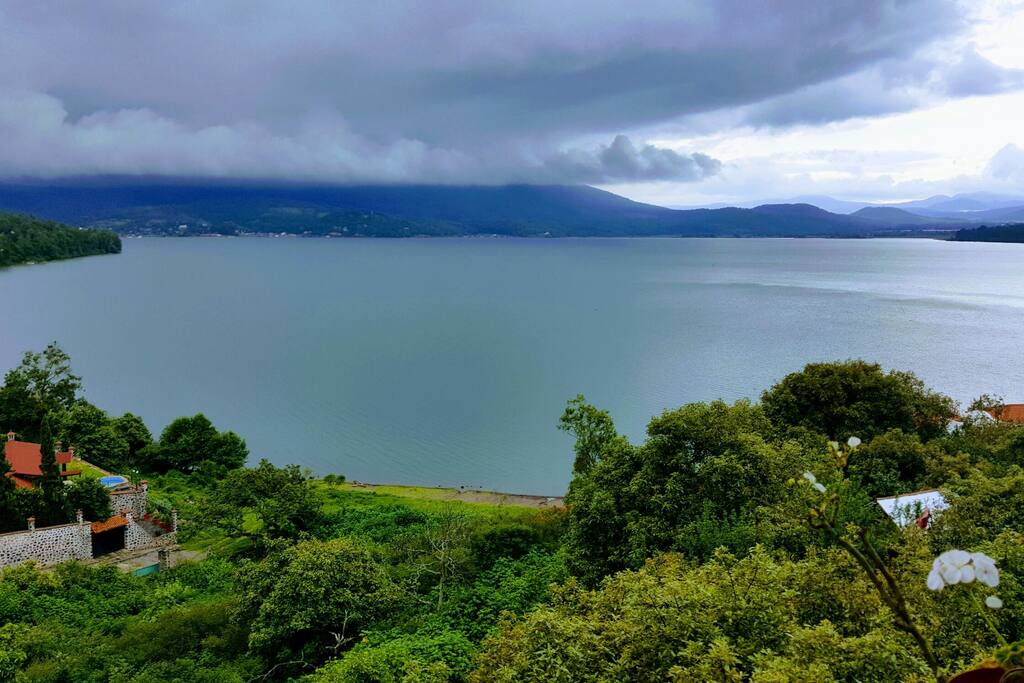 Excenlente vista al Lago.