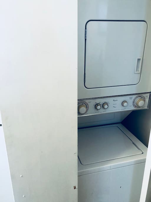 washer & dryer in apartment