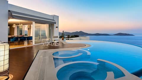 Royal Spa Pool Villa