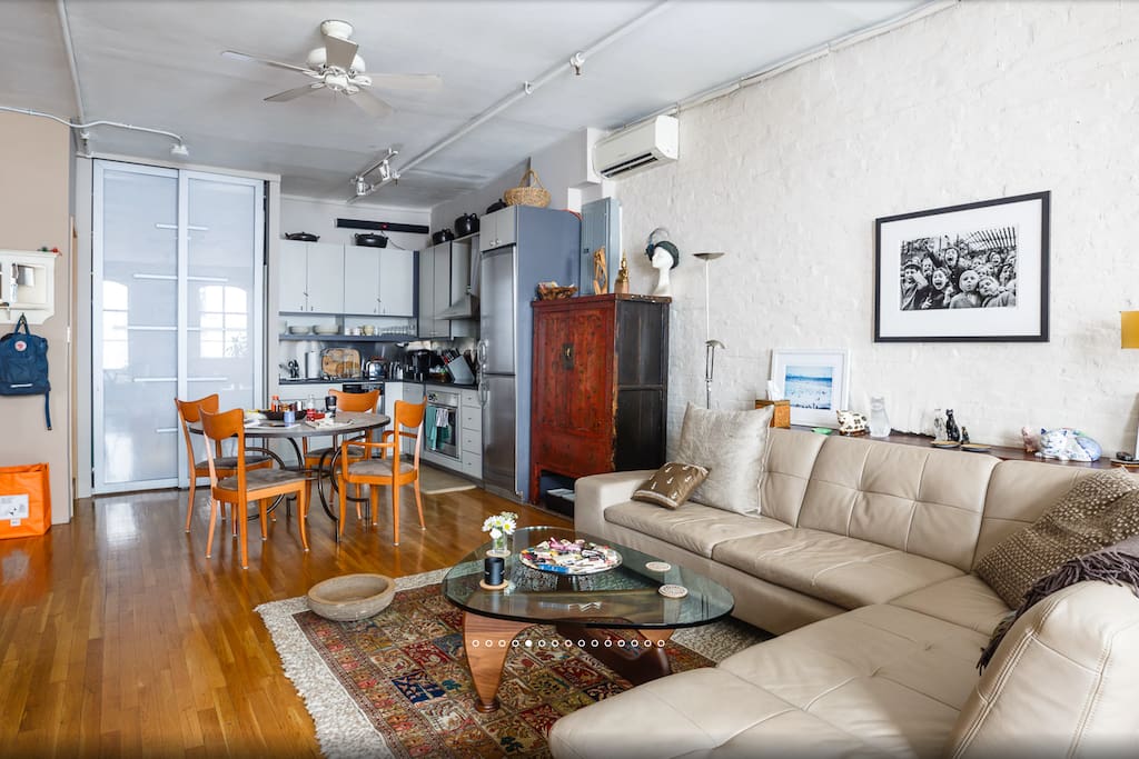 open plan living room/kitchen