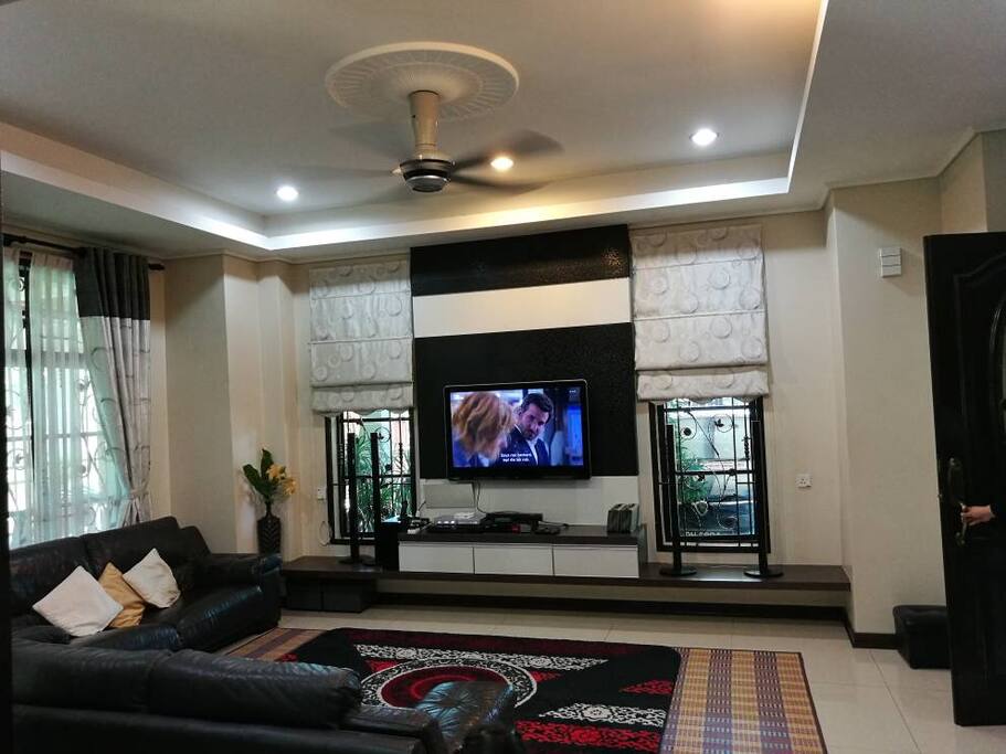 Family Hall with TV and Stereo system. Wifi is available.