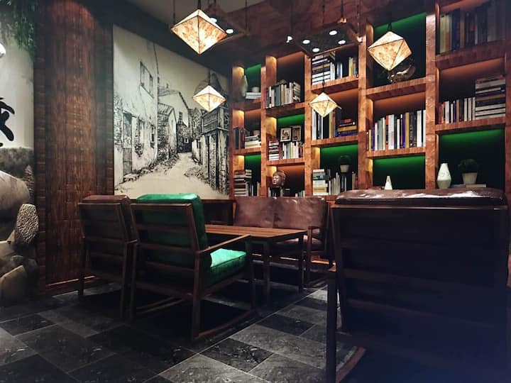 虫二客栈亲子房 温馨榻榻米 阳光房 豪华双标 大床房 家庭套房 Condominiums For Rent In Zhangjiajie Hunan China