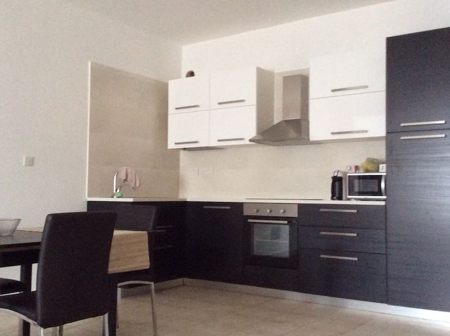 Kitchen, with dishwasher, coffee machine and all amenities needed for a comfortable stay