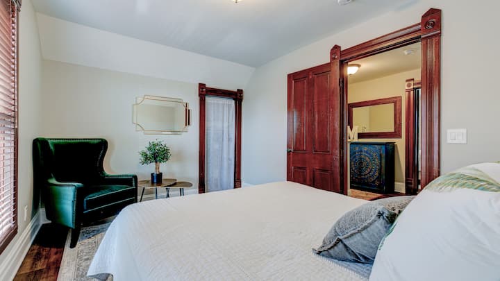 Chumba cha kulala cha Malkia cha ghorofani