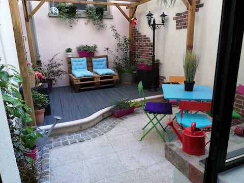 Top performing Airbnb: Oscar's Loft and its terrace (parking possible) in Carmes Saint Maclou / Vieux Marché / Beauvoisine