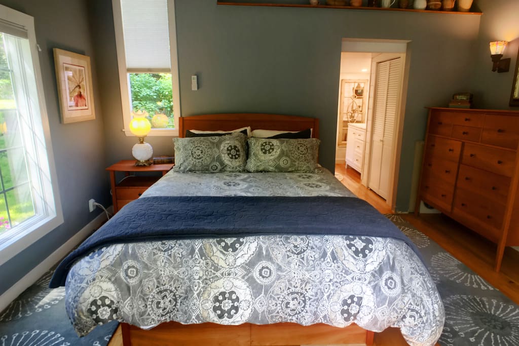 Queen size bed